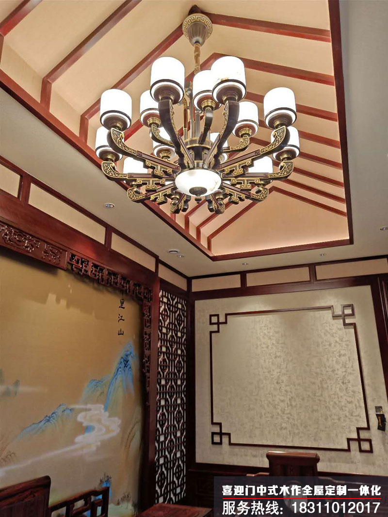 中式花格在背景墙上作为装饰