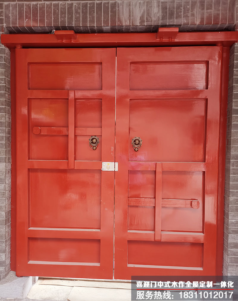 朱红色实木中式大门背面构造展示